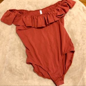 ❤️ SOLD ❤️Ruffle Neck Bodysuit